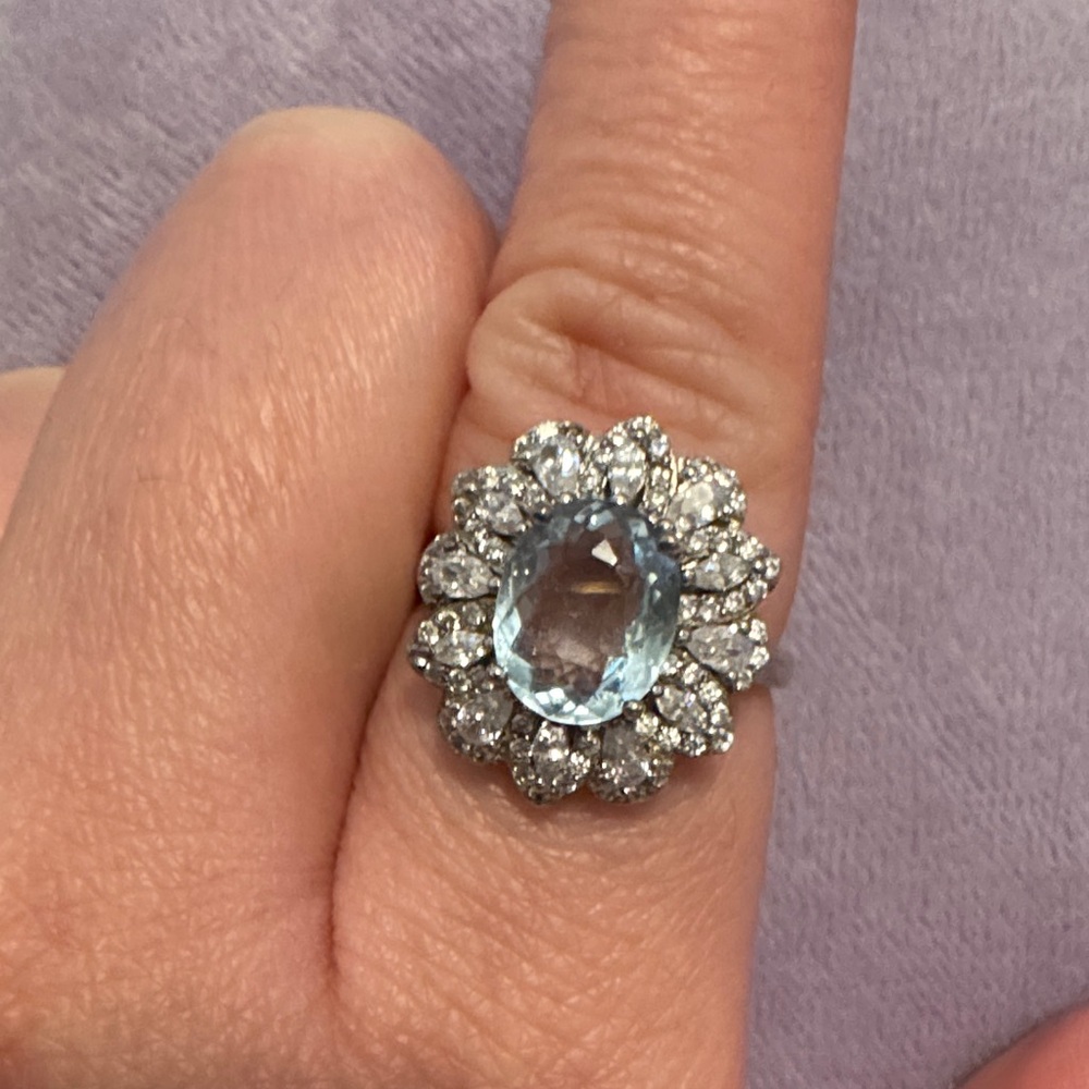Aquamarine ring blue 925 silver with halo 
3 carat flower size 7 zircons diamond